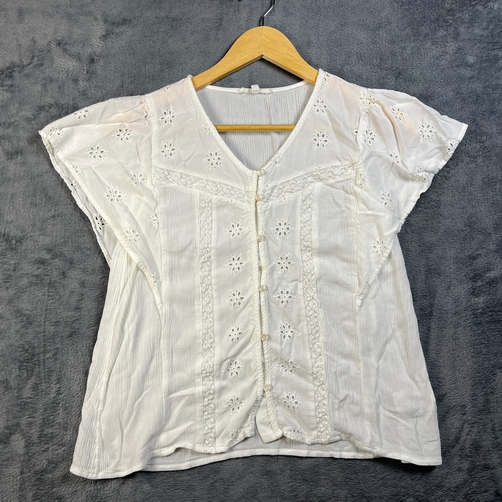 Maurices Blouse Top Womens Medium White Cap Sleeve Eyelet Lace Trim Button Front